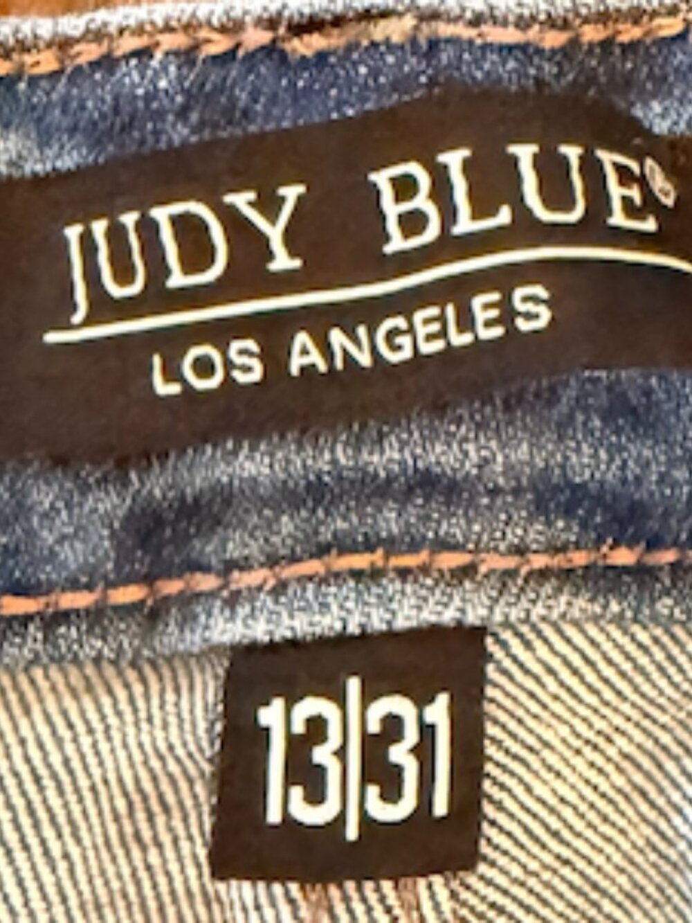 Judy Blue Wide Crop Jeans (13/31) / High Rise/ Raw Hem/ Medium Wash - Picture 4 of 6